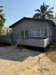 Zee-lijah Apartments - 0