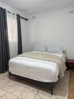 Zee-lijah Apartments - 3