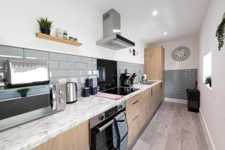 Luke Stays - Frederick Street - 5