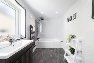Luke Stays - Frederick Street - 7