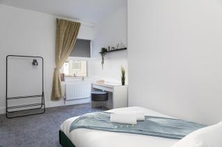Luke Stays - Frederick Street - 4