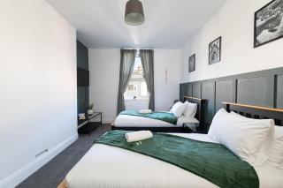 Luke Stays - Frederick Street - 2