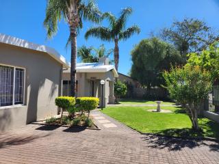 Green Kalahari Guesthouse - 8