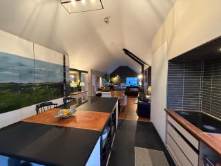 Private Island Lodge Sleeps 22 with Hot Tub - 4