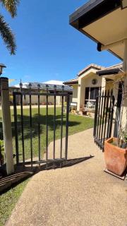 Mount Louisa Premier Stay - 9