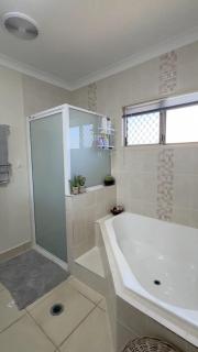 Mount Louisa Premier Stay - 1