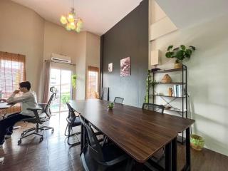 Nomad Townhouse - Room with Coworking Office and Lounge - 4