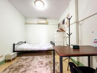Nomad Townhouse - Room with Coworking Office and Lounge - 1