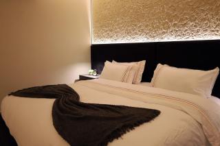Apartment with an elegant lounge, smart entry, and a 75-inch 4K QLED TV - 6