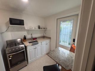 Spacious One Bedroom Apartment Near Miami - 9