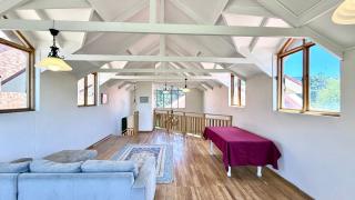 The Eyrie Guesthouse - 6