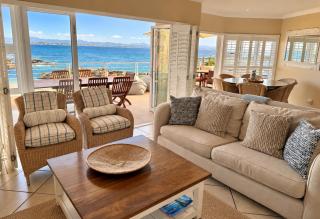Beach Front Living - 2 Bedroom Apartment - 9