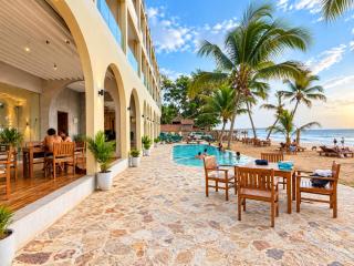 Olas Beach Resort - 2