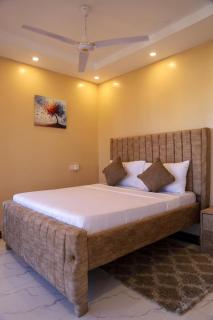 Third Avenue Beach Apartments - 2