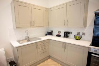 Luxury, Town Centre, CCTV operated Private Parking & WiFi, 1-Bed - 2