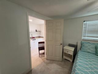 Spacious One Bedroom Apartment Near Miami - 5