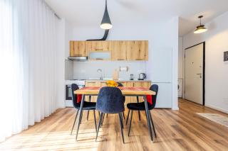 Modern Apartment with Parking - 10 Min Walk to Center - 3