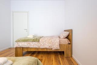 Modern Apartment with Parking - 10 Min Walk to Center - 2