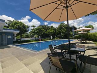Modern Malay Balay- 2BR Near Clark, with Pool & WiFi -  - 5