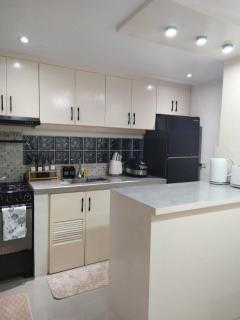 Modern Malay Balay- 2BR Near Clark, with Pool & WiFi - 2