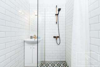 Central 2BR for 6, Workspace & Walk to Old Town - 6