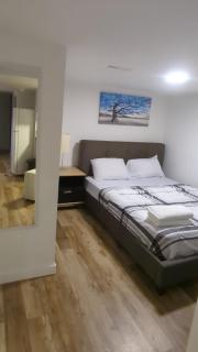 Central Cozy Haven! Private Room, Self Check-In, Entire Unit, UofA, NAIT - 1