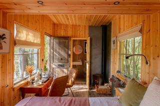 Woodland Retreat with views, 11 acres Surrey Hills - 2