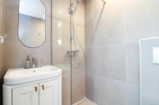 Stylish studio, private parking, washer & dryer - 1