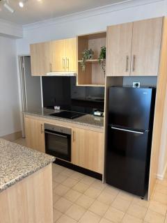 2 bed 1 bath apt airport transfers with pool gym - 8
