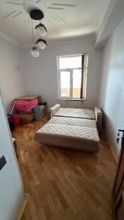 Spacious 2 bedroom apartment near downtown - 1