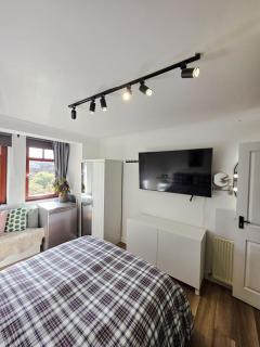 Double Rooms with Shared Bathroom Near The Shore and Tram - Edinburgh - 6