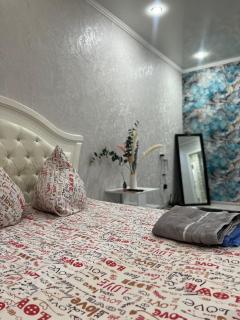 Уютные однокомнатные апартаменты в центре Уральска - 0