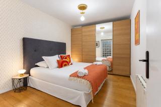 Canal Loft 3 Bedrooms in Central Paris - 2