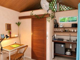 El Tucan Feliz - Boho Jungle Tiny Guest House With Private Mini Pool Oasis, AC, & Playa Cocles - Cocles - 6
