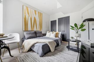 Stylish 2BR Retreat Private Patio & Free Parking - 2
