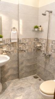 Great Location & Comfortable First Floor Portion - 7