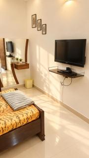Great Location & Comfortable First Floor Portion - 5