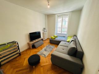 Living room, apartment, bedroom, excellent access - 8