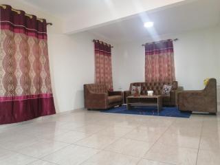 Chic & Cozy Apartment - Females or couples ONLY - 6