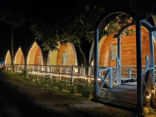 Shalom Honeymoon Cottage - 0