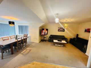 Spacious modern Flat with 2 bedrooms & 2 bathrooms & Free Parking & Wifi&up to6people - 6