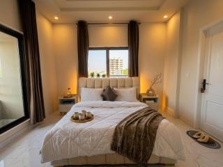 Executive 2BHK Apartment Wifi, Netflix Workspace Bahria Phase 7 - 5