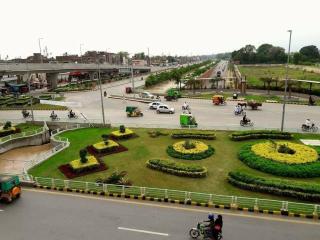 Executive 2BHK Apartment Wifi, Netflix Workspace Bahria Phase 7 - 3
