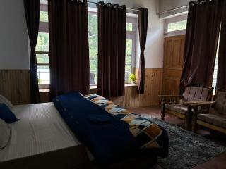 Gadagusain 360 Retreat & riverside homstay - 2