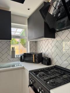 Nottingham Nest 3 bed, close to M1 - 3