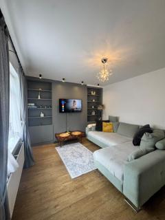 Nottingham Nest 3 bed, close to M1 - 2