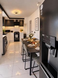 Nottingham Nest 3 bed, close to M1 - 1