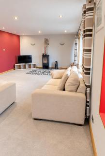 Spacious 4- Bedroom House in Huntly - Sleeps 8 - 5