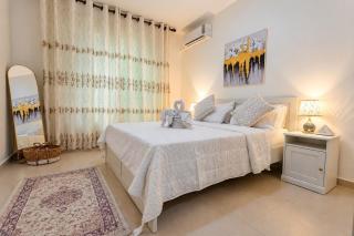 Serene 3BR With Private Garden in Tla Al Ali - 9