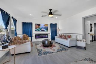 Luxury Stay Near Downtown Bakersfield - 1